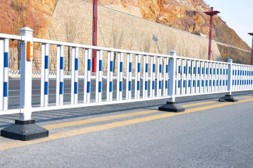 道路護欄的安裝注意細節是什么？樂意道路護欄